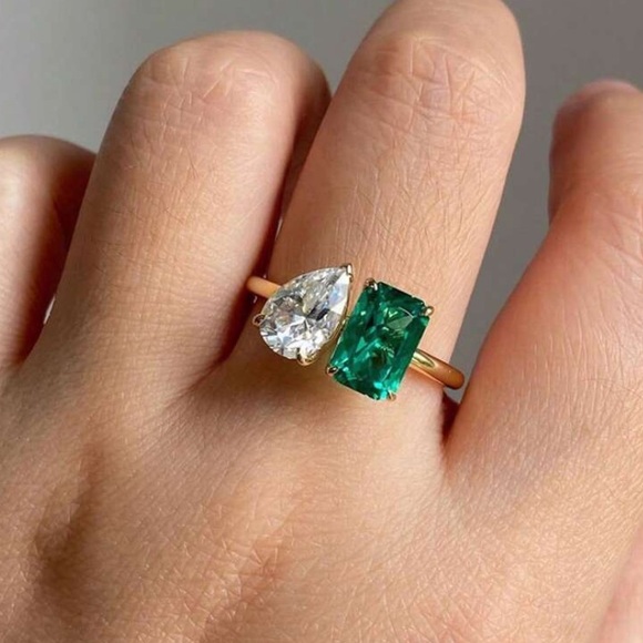 Cubic Zirconia Gemstone Ring - Picture 3 of 5